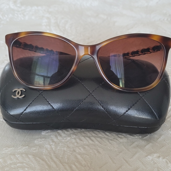 CHANEL Tortoise Cat-Eye Sunglasses - Picture 5 of 12